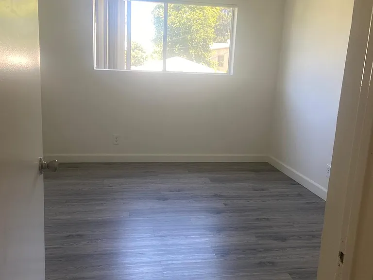 Sylvan Court — Photo 10