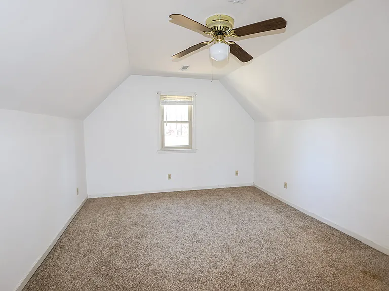 809 Houndslake Dr — Photo 26