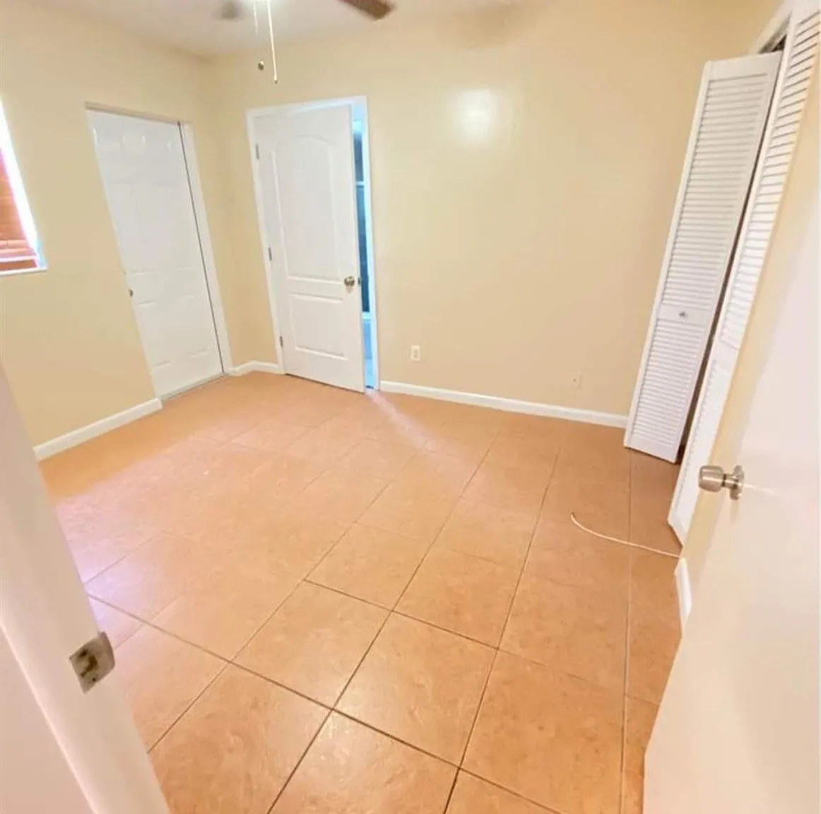 2 bed, 2.0 bath, 2352 sqft, $2,600 — Photo 4