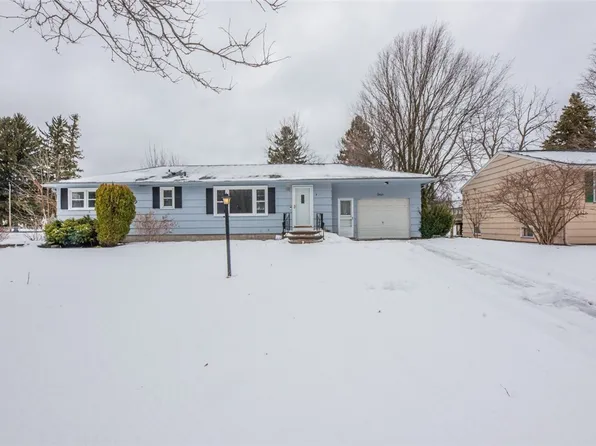 4 Silver Birch Dr, Rochester, NY 14624