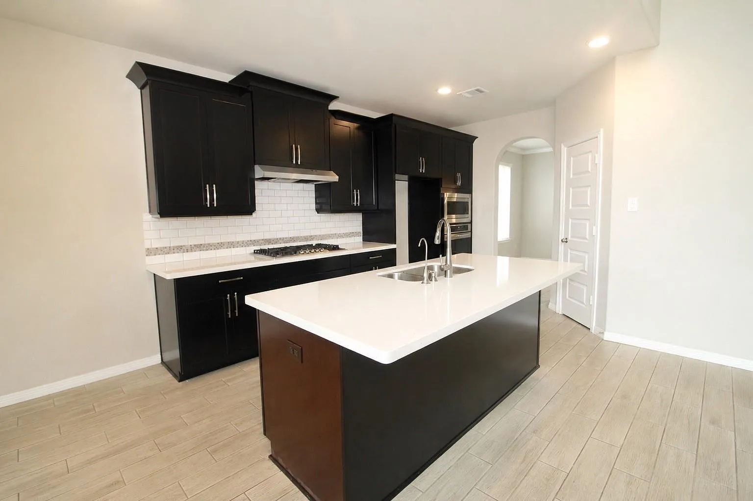 5 bed, 4.0 bath, 3161 sqft, $3,250 — Photo 3
