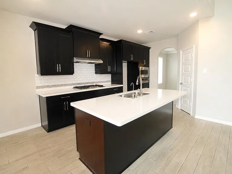 1019 Fresh Spring Rd — Photo 3