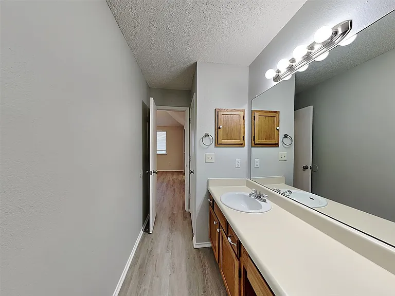 6701 Windwillow Dr — Photo 8