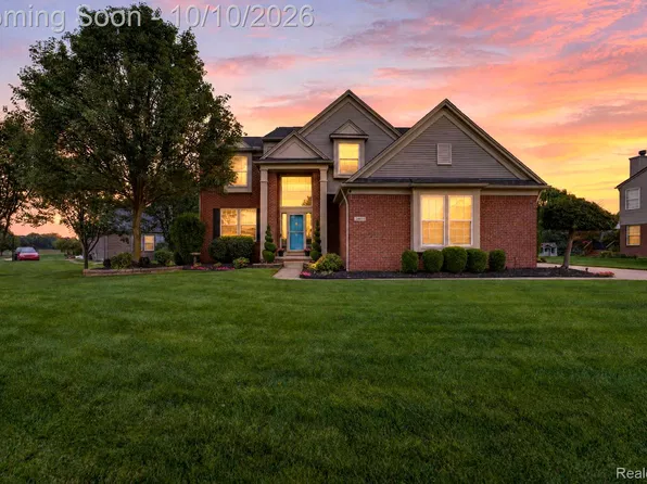 24686 Fairlawn Dr, Flat Rock, MI 48134
