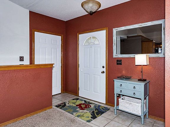 3rd image of 751 S Cherrywood Cir