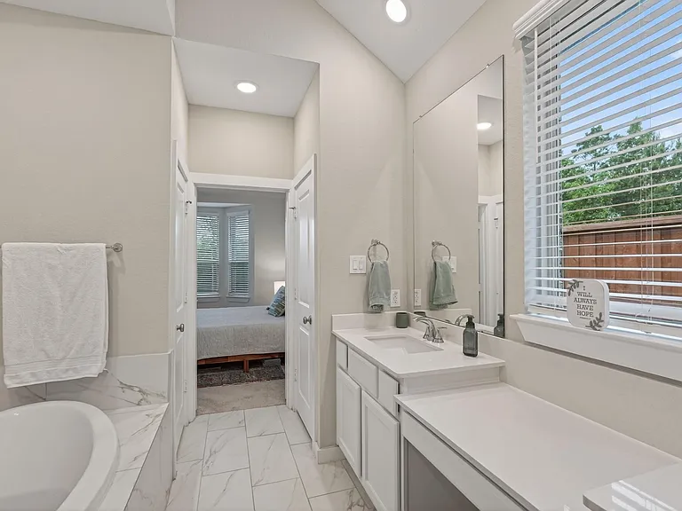 8145 Overland Grv — Photo 40