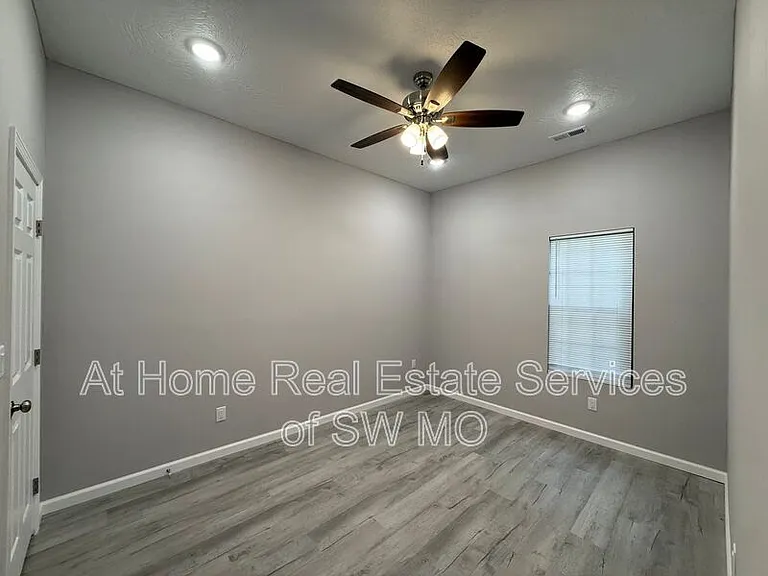 805 S Douglas Ave — Photo 10