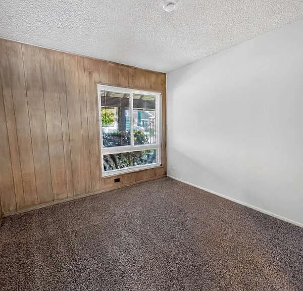4459 Avenida Granada — Photo 9