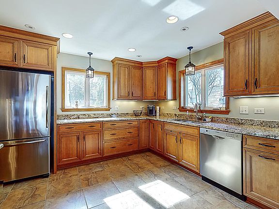 5th image of 39026 N Cedar Crest Dr