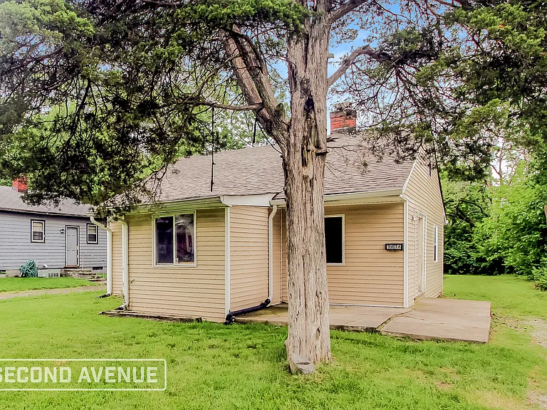3636 N Dearborn St — Photo 2