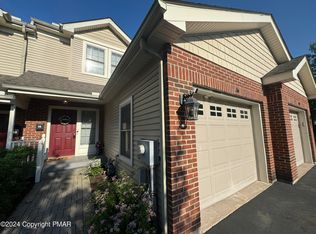 16 Elm Tree Ct, East Stroudsburg, PA 18301