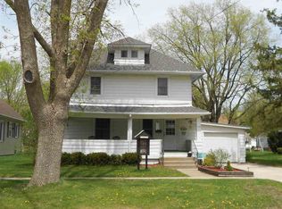 816 E Butler St, Manchester, IA 52057