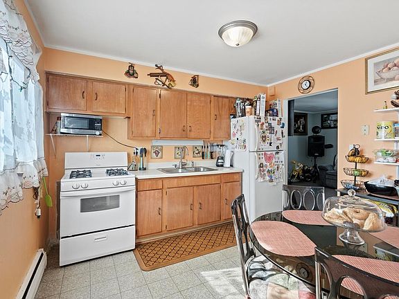 3rd image of 430 N 3rd Ave APT 3