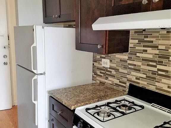 3rd image of 3710 N Pine Grove Ave #1521