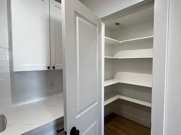 5th image of 2027 S Dunn Dr