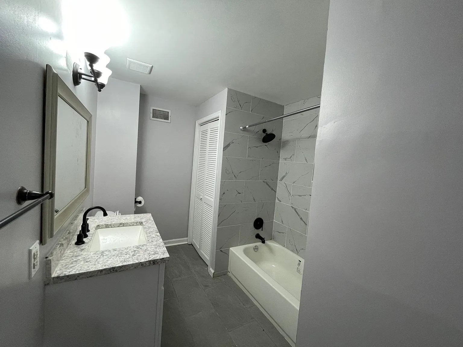 2 bed, 1000 sqft, $2,000 — Photo 2