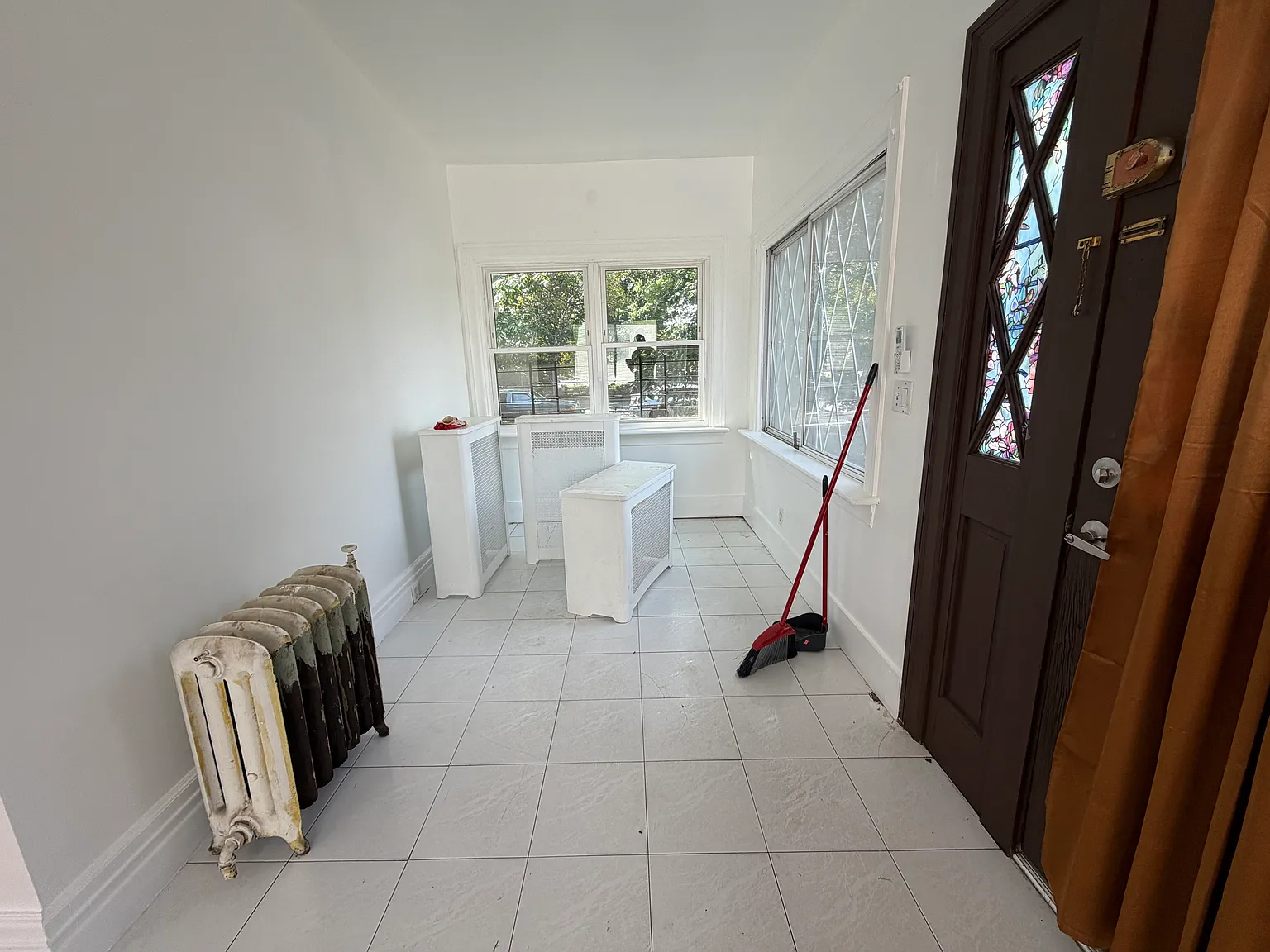 3 bed, 1000 sqft, $3,500 — Photo 2