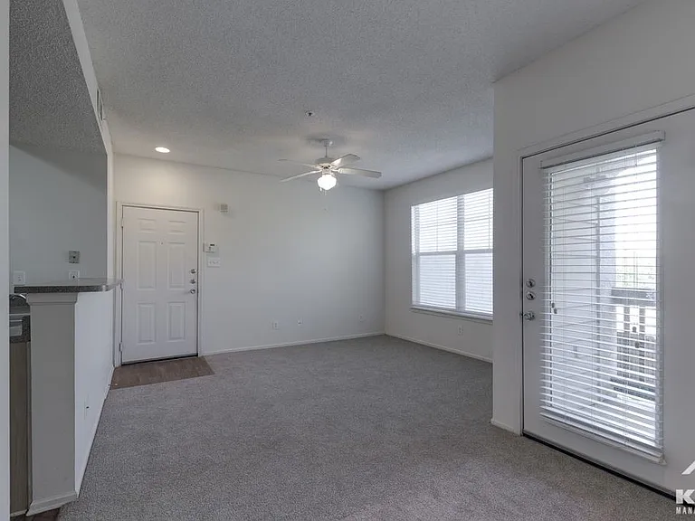 La Crosse Apartments — Photo 36