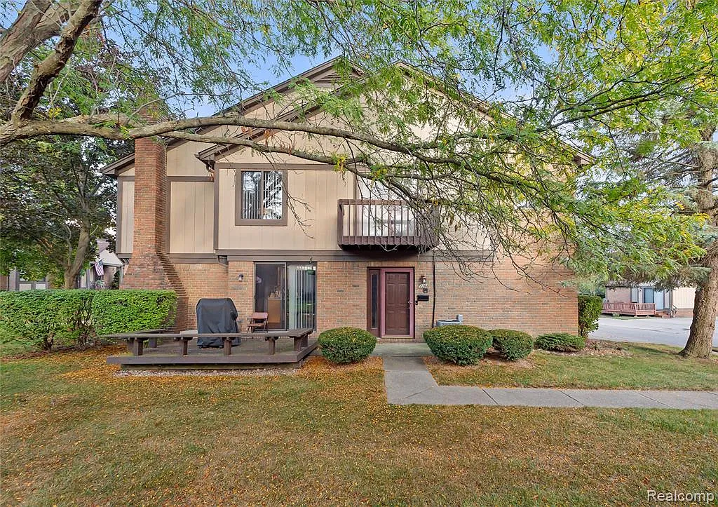 2 bed, 2.0 bath, 1200 sqft, $1,600 — Photo 1