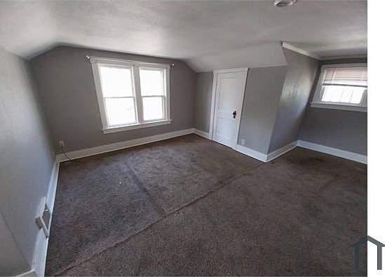 3rd image of 2721 N Sheridan Rd
