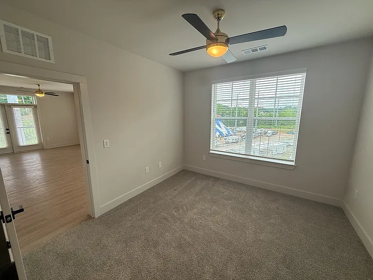 District on the Etowah Apartments — Photo 612