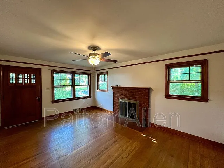 29 Evergreen Ave — Photo 2