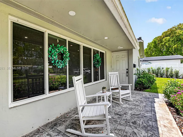 410 SW 55th Ave — Photo 9