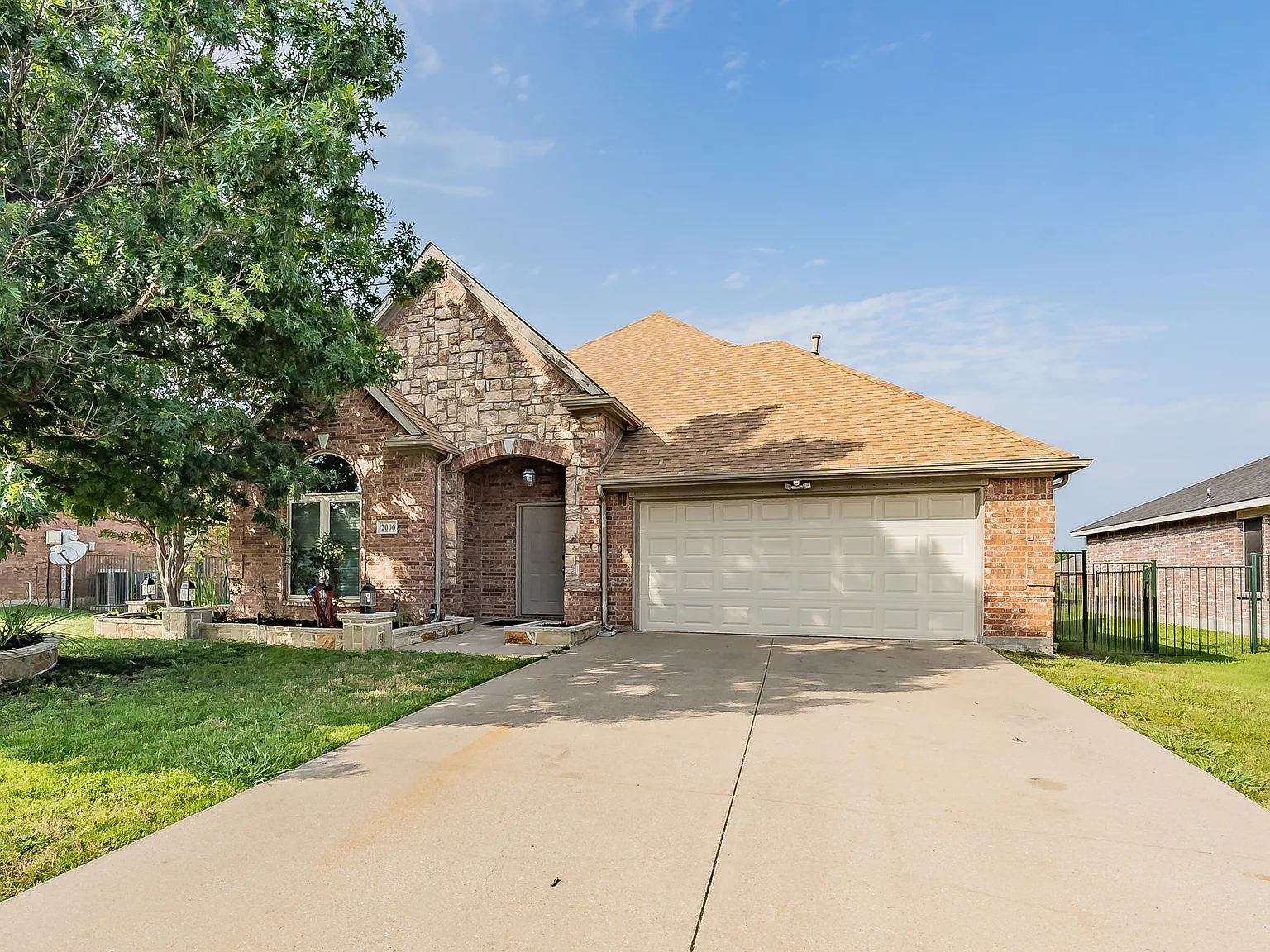 4 bed, 2609 sqft, $2,650 — Photo 2