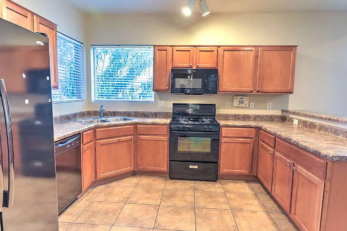 137 E Camino Del Abedul — Photo 7