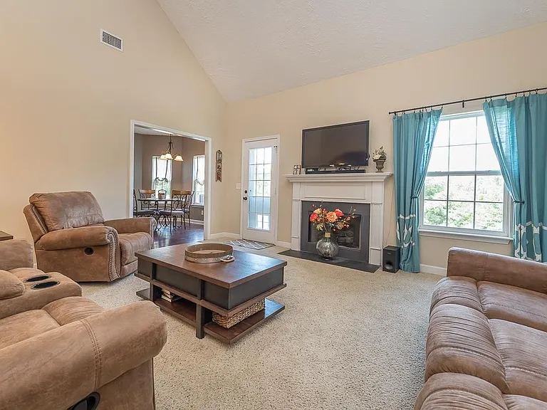 268 Sundown Dr — Photo 2