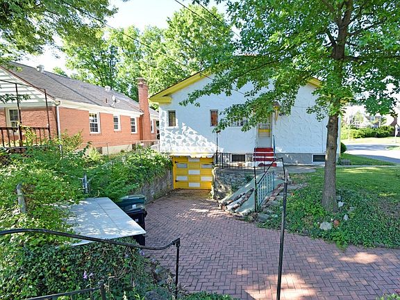 4th image of 1502 Robinwood Ave
