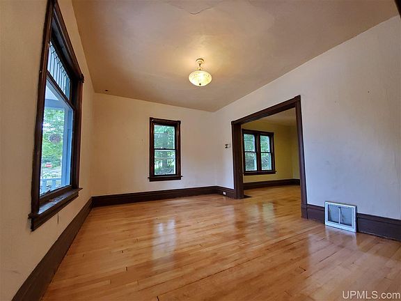 4th image of 305 W Edwards Ave
