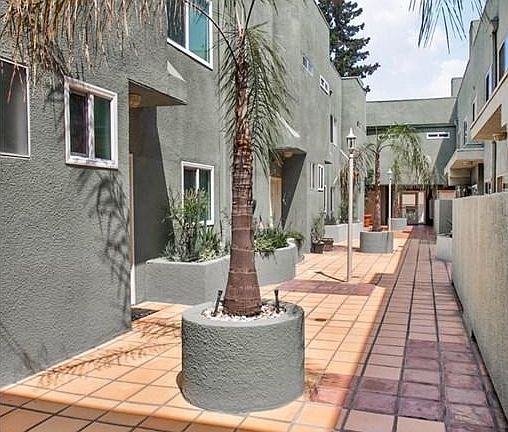 2nd image of 10926 Moorpark St APT 19