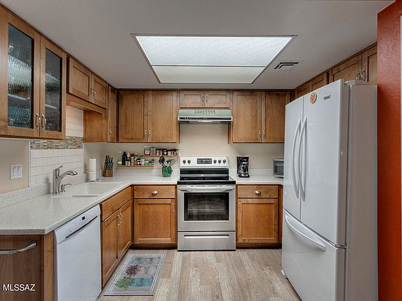 5th image of 627 W Paseo Del Prado