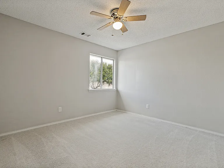 3900 Columbus Dr — Photo 26