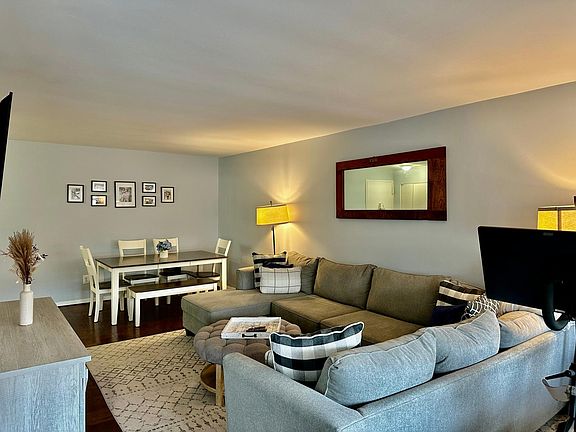 3rd image of 854 E Broadway APT 7B