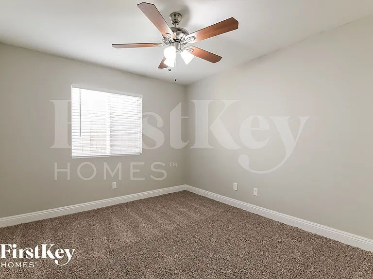 1742 La Cruz Dr — Photo 11