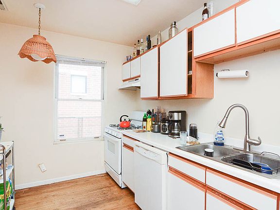 3rd image of 2823 N Lincoln Ave #F4