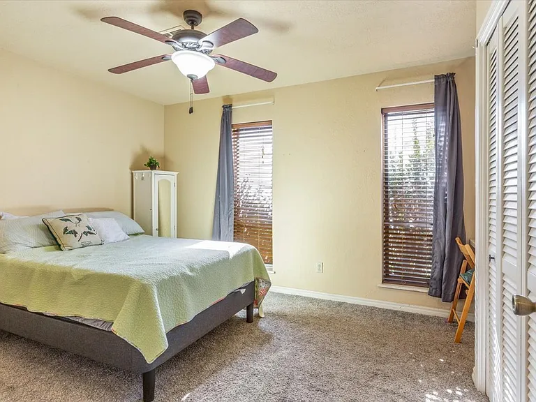 2905 NW Templeton Ter — Photo 34