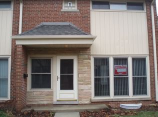 1041 College Ave APT F, Wheaton, IL 60187