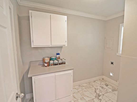 2nd image of 1709 Forsythe Ave