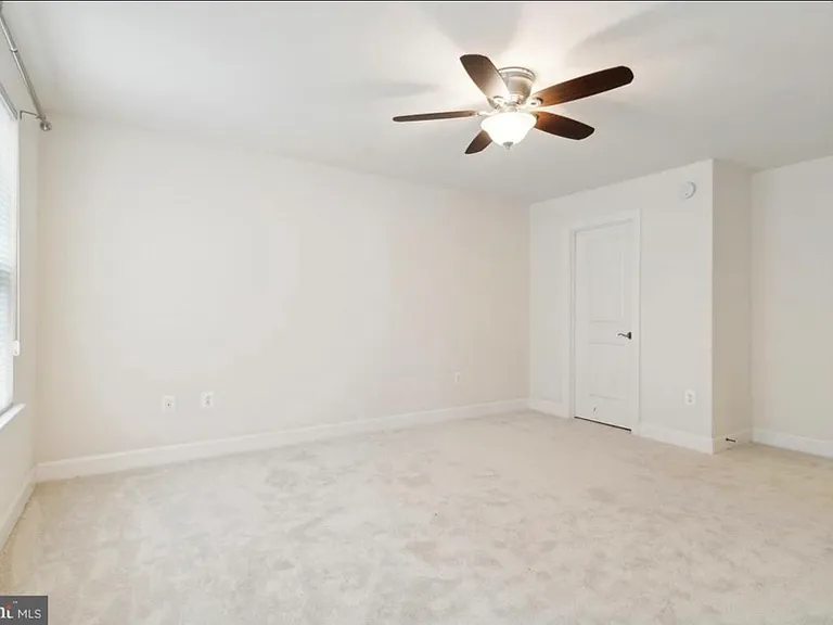 Caledonia Meadow Dr — Photo 17