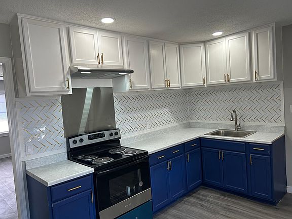 5th image of 2508 Oak Forest Dr APT D