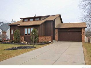 222 Brush Creek Rd, Williamsville, NY 14221