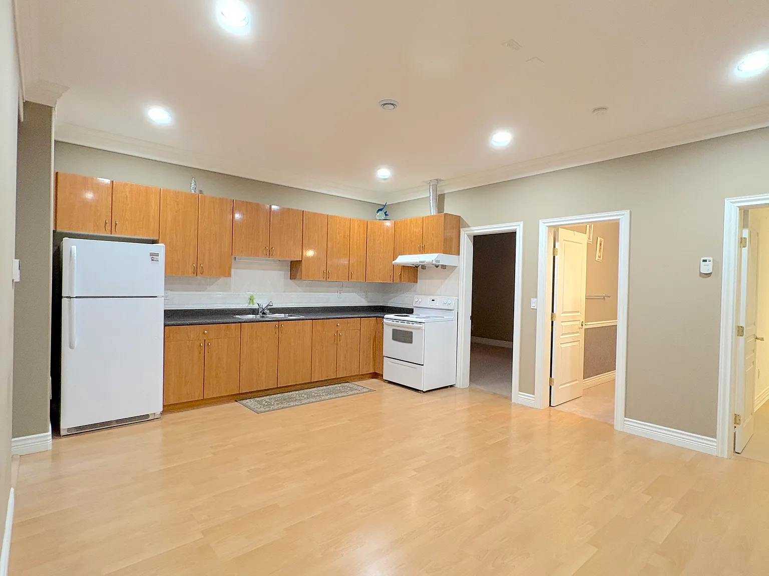 2 bed, 850 sqft, $1,699 — Photo 3