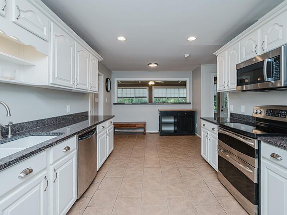 2nd image of 1858 Tall Timbers Dr