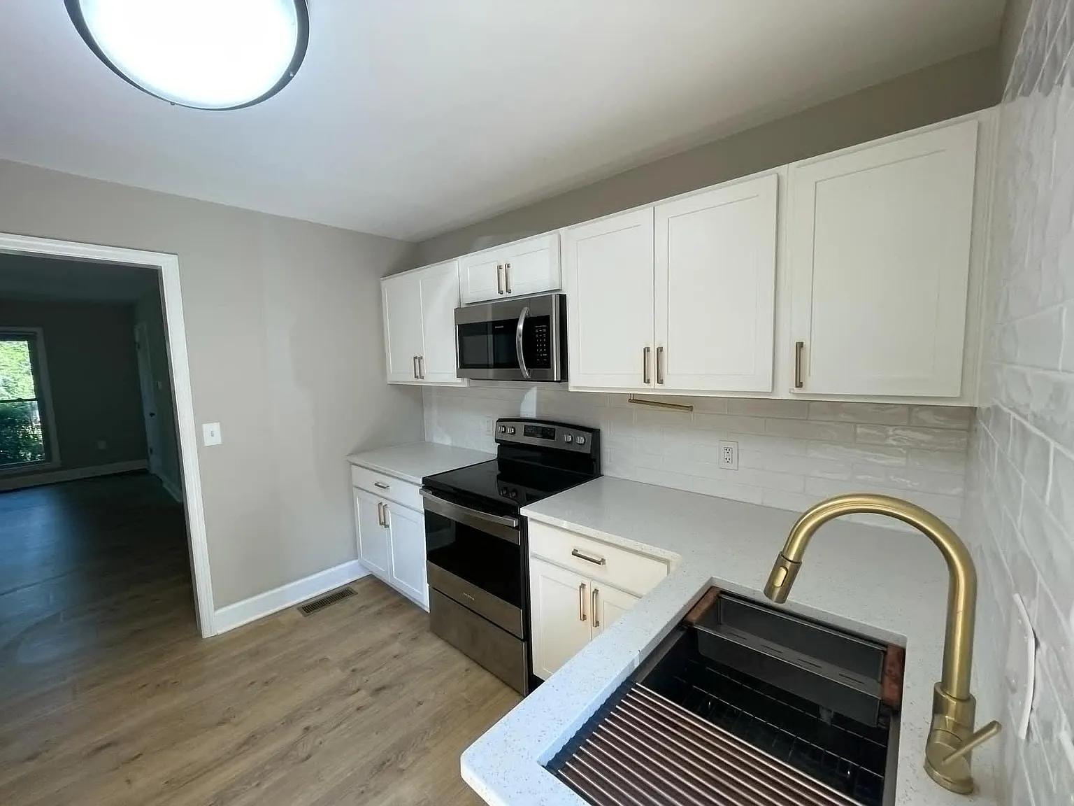 2 bed, 800 sqft, $1,400 — Photo 3