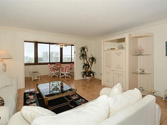 4th image of 1125 W Peppertree Dr APT 607