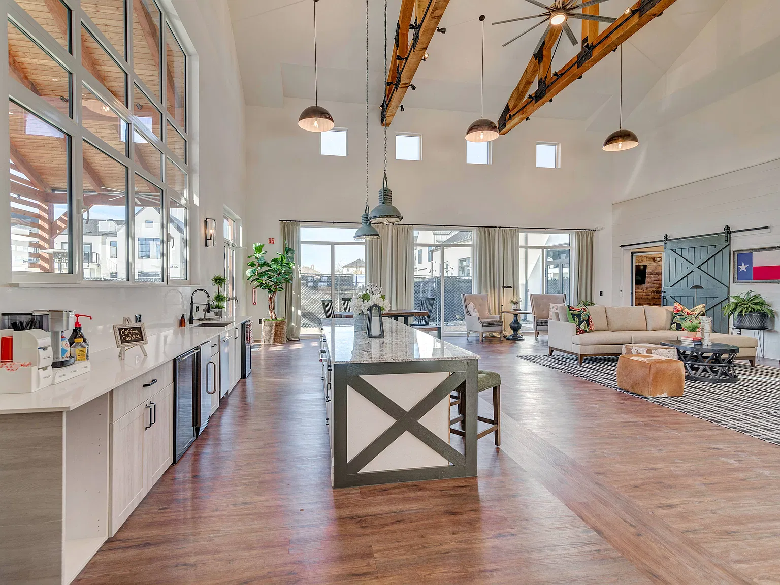 Hermosa Village Apartments — Photo 2