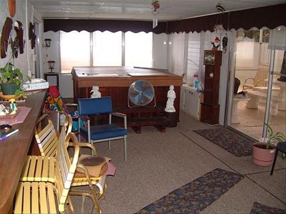5th image of 208 Lake Dr